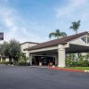 Отель Howard Johnson by Wyndham Fullerton/Anaheim Conference Cntr в Фуллертоне