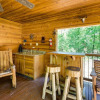 Отель Broken Bow Rental Cabin w/ Hot Tub & Bar, фото 5