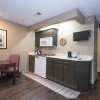 Отель Guest Inn & Suites - Midtown Medical Center, фото 20