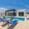 Отель Modern Spacious 4br3ba w Pool Close to Beach, фото 24