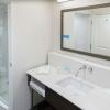 Отель Hampton Inn & Suites Asheville Biltmore Area, фото 9