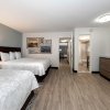 Отель Red Roof Inn PLUS+ & Suites Naples Downtown-5th Ave S, фото 26