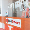 Отель RedDoorz near Mercado del Lago, фото 16