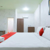 Отель RedDoorz Plus @ Jalan FL Lumban Tobing Sibolga, фото 5