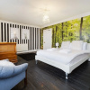 Отель The Wonderland Townhouse - Amazing Alice in Wonderland 8BDR Home, фото 4