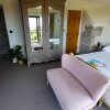 Отель Luxurious property set in the heart of Cornwall with breathtaking views -Rhubarb Cottage, фото 2