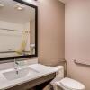 Отель Quality Inn & Suites, фото 38