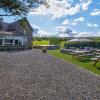 Отель Howgills House - Sole use with 2 Hot Tubs in Yorkshire countryside location в Седберге