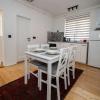 Отель Sunny 1bdr Apartment Near City Center, фото 11
