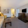 Отель La Quinta Inn & Suites by Wyndham Cleveland Macedonia, фото 36