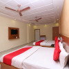 Отель OYO 16395 Hotel G K Palace, фото 20