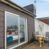 Отель Seabright Townhouse- Super Stylish House- Parking for one Car- Sleeps up to 12, фото 17