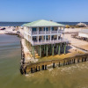 Отель Shamrock Shores Bottom Floor - Large gulf front deck and a private sea wall for fishing! Rent as a 4, фото 15