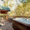 Отель Rivers Edge, 3 Bedrooms, Sleeps 8, On Stocked Stream, Hot Tub, Grill, фото 13