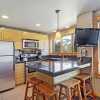 Отель Downtown Studio W/ Sunny Alpine Views- Sleeps 4! Studio Bedroom Condo by RedAwning, фото 12