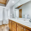 Отель New Listing! 2-unit Getaway W/ Heated Garages 6 Bedroom Duplex, фото 9