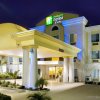 Отель Holiday Inn Express Hotel and Suites Falfurrias в Фолфариасе