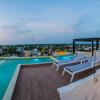 Отель Centrally located gem - sunset views/rooftop pool 2BR/2Bath, фото 14