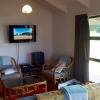 Отель Pilots Rest - Pauanui Airfield Holiday Home, фото 1