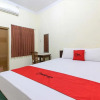 Отель Reddoorz near Rumah Sakit Condong Catur, фото 2