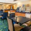 Отель Fairfield Inn & Suites by Marriott Canton, фото 17