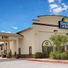 Отель Days Inn & Suites by Wyndham Opelousas, фото 1