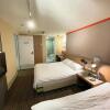 Отель Breeze and Waves Hostel, фото 13