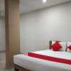 Отель Oyo 23526 Excalibur Tower, фото 7