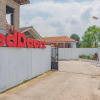 Отель RedDoorz Syariah @ Tambak Mekar Street Subang, фото 1