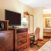 Отель Clarion Inn & Suites University Center, фото 6