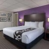 Отель La Quinta Inn And Suites Clifton Rutherford в Клифтоне