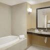 Отель Hilton Garden Inn Fontana, фото 10