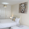Отель Captivating 3-bed House in Newcastle Upon Tyne, фото 4