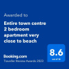 Отель Entire town centre 2 bedroom apartment very close to beach, фото 6