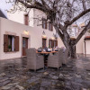 Отель Walnut Tree Villa Ano Archanes-10km From Heraklion, фото 1