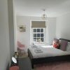 Отель 2 bed period cottage sleeps 4 in central Crickhowell, фото 5