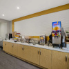 Отель Sunset West Hotel, SureStay Collection by Best Western, фото 20