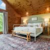 Отель Hollow's Haven by Avantstay Hot Tub, Sauna, Balcony and Tree Top Views, фото 10