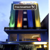 Отель Amaris Hotel Panakkukang Makassar, фото 1