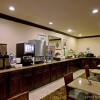 Отель Country Inn & Suites by Radisson, Asheville at Asheville Outlet Mall, NC, фото 28