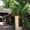 Отель Villa Lao Wooden House Отель Villa Lao Wooden House в Луангпхабанге