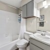 Отель Roomy Sola 1BR King Suite Close to DT w Pool, фото 9