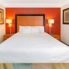 Отель La Quinta Inn and Suites USF - Busch Gardens, фото 4