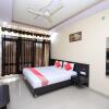 Отель OYO 48533 Hotel Aarna Palace, фото 4