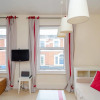 Отель Bright 1BR Home in Fulham, 4 Guests, фото 2