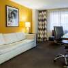 Отель Comfort Inn & Suites Baltimore Inner Harbor, фото 3
