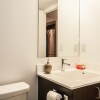 Отель Life Suites - Fort York Central Condo, фото 14