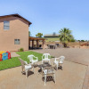 Отель Glendale Gem: Outdoor Pool Table & Kitchen!, фото 13