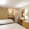 Отель Canadas Best Value Inn & Suites Fernie, фото 37