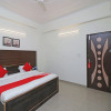 Отель OYO 12493 Hotel Taaz Comfort Inn, фото 4
